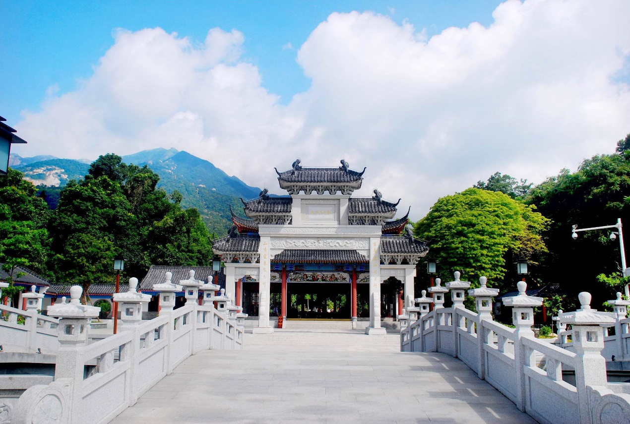 Luofu Mountain is also known as Dongqiao Mountain, a national 5A-level scenic spot, and one of the ten famous mountains in China